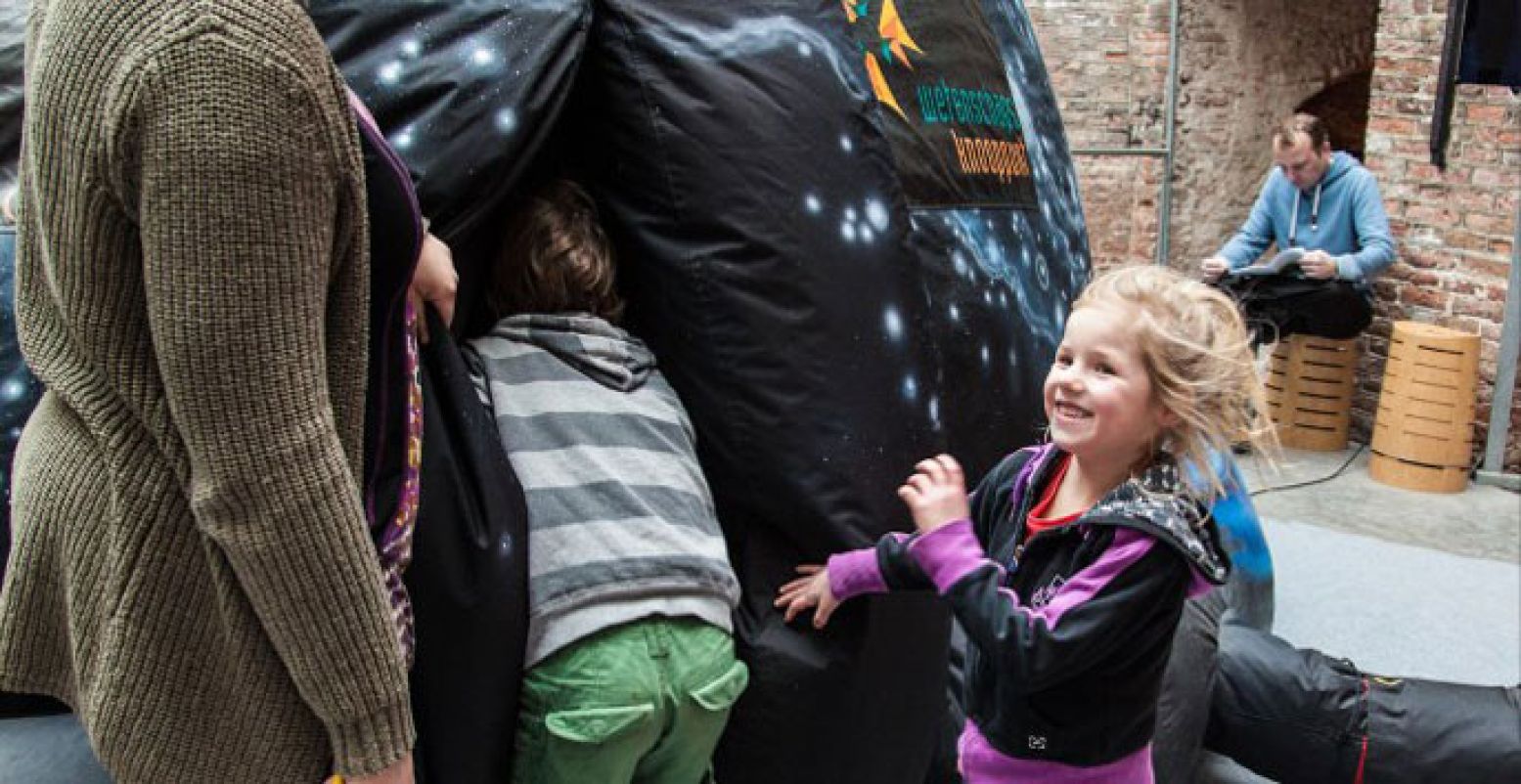 Kinderen kunnen de sterrenhemel hier van dichtbij bekijken. Foto: Sonnenborgh Museum & Sterrenwacht.