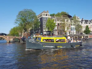 Ga mee met een sloep. Foto: Amsterdam Circle Line