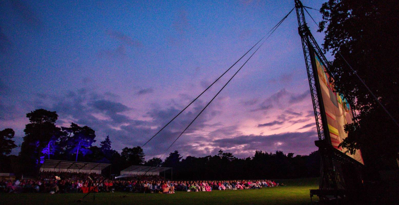 Beleef een sprookjesachtige filmavond tijdens het VUE Openluchtfilmfestival. Foto: VUE Openluchtfilmfestival © Casper Heij Beleef een sprookjesachtige filmavond tijdens het VUE Openluchtfilmfestival. Foto: VUE Openluchtfilmfestival © Casper Heij