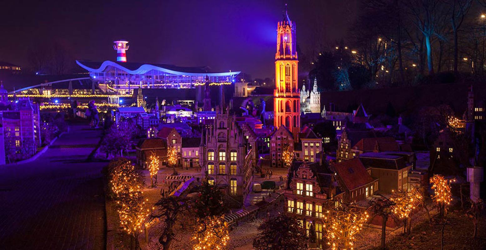 Meer dan vijftigduizend lichtjes toveren Madurodam om tot een winters paradijs. Foto: Winterweken Madurodam.