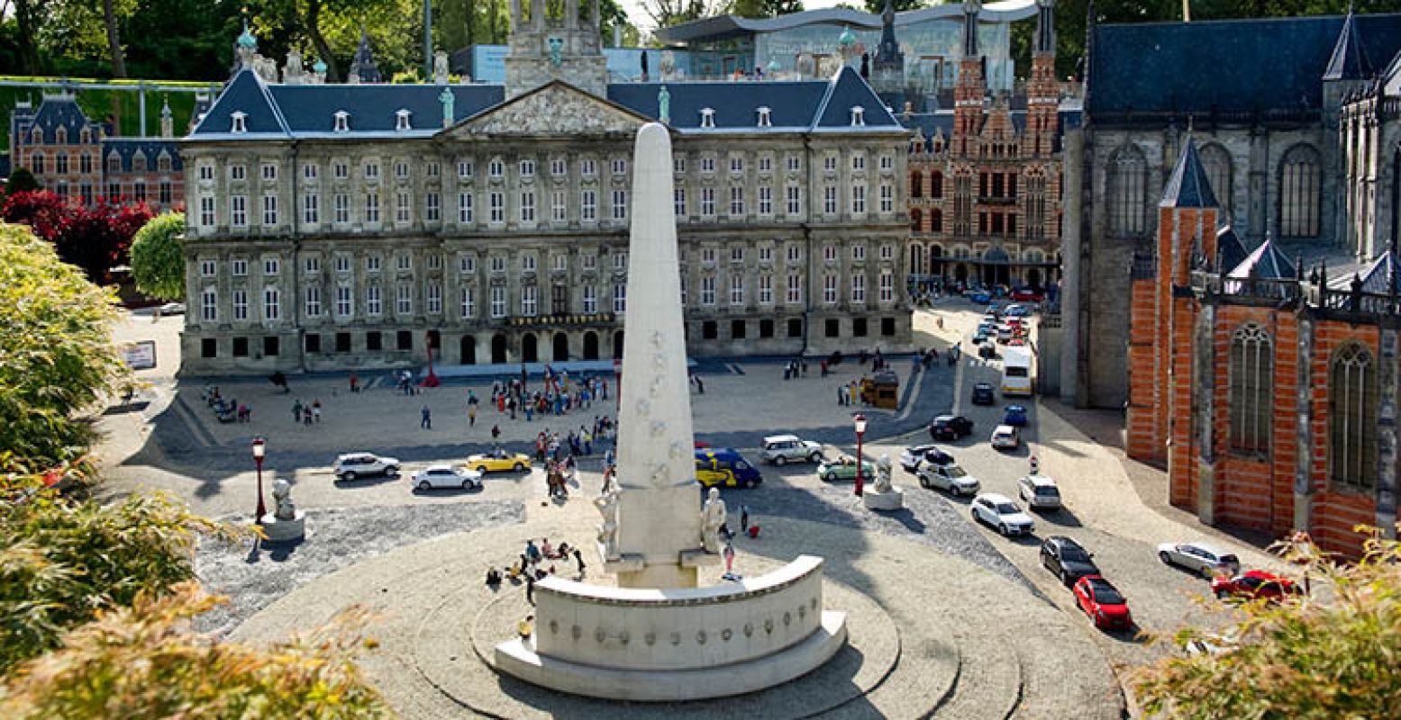 De Dam in Madurodam zal tijdens de Nationale Kinderherdenking in de stijl van 4 mei te zien zijn. Foto: Madurodam.