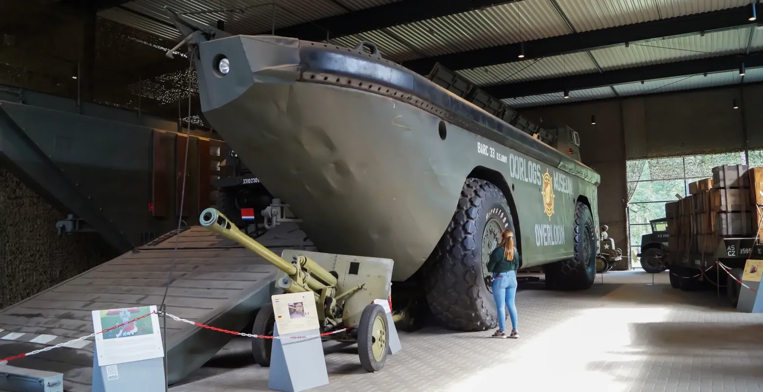 In Oorlogsmuseum Overloon kun je allerlei bijzondere voertuigen bewonderen. Foto: DagjeWeg.NL