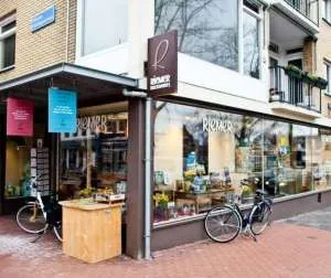 Winkel van buiten. Foto: Boekhandel Riemer Groningen