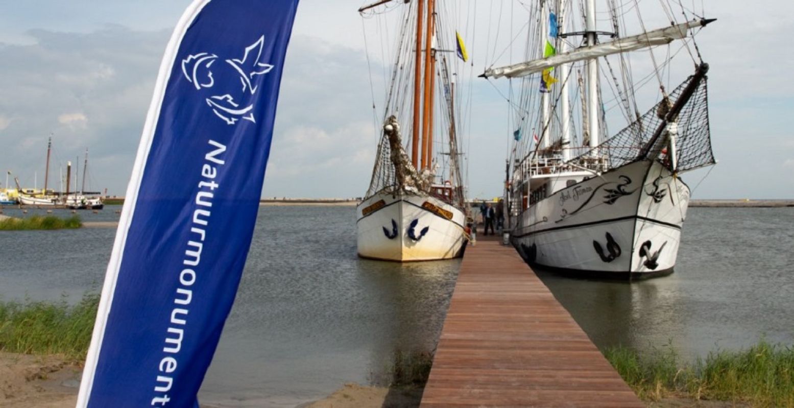 In de haven van het eiland kun je aanleggen met een eigen boot. Foto: Natuurmonumenten © Chantal Bekker