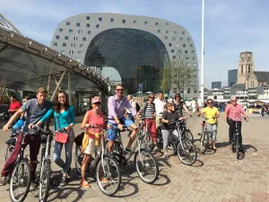 seeRotterdam fietstours Verken Rotterdam op de fiets met een lokale gids van seeRotterdam. Foto: seeRotterdam