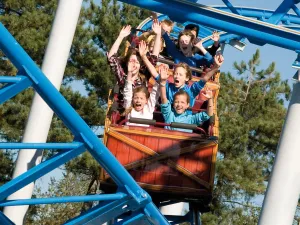 Durf jij in achtbaan Tyfoon? Foto: Attractiepark DippieDoe