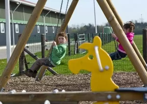 Spelen in de speeltuin. Foto: De Mèkkerstee