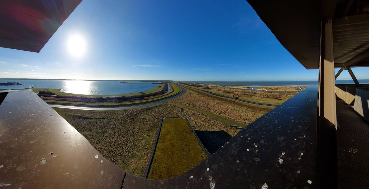 Beklim gratis de bijzondere uitkijktoren en geniet van een waanzinnig uitzicht over het mooie natuurgebied rondom de Brouwersdam. Foto: PiXlife Nature Xperience Beklim gratis de bijzondere uitkijktoren en geniet van een waanzinnig uitzicht over het mooie natuurgebied rondom de Brouwersdam. Foto: PiXlife Nature Xperience