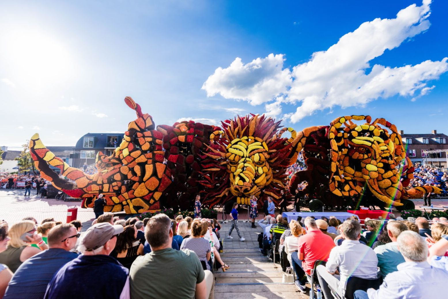 Geen rijdend Bloemencorso dit jaar, maar wel een tentoonstelling van de prachtige creaties van de twintig buurtschappen. Foto: Marlou Evers Fotografie