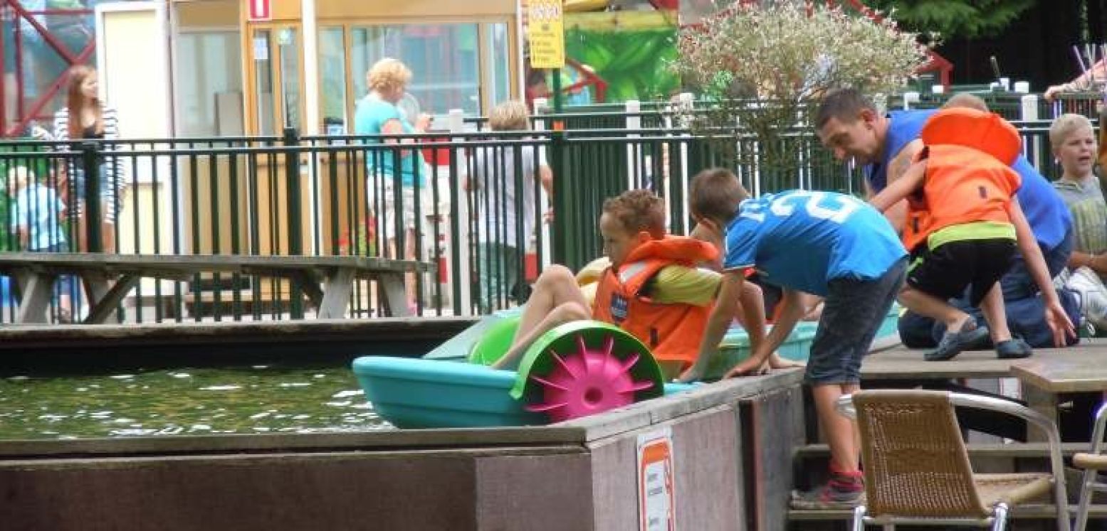 Lekker dobberen in een bootje. Foto: DagjeWeg.NL