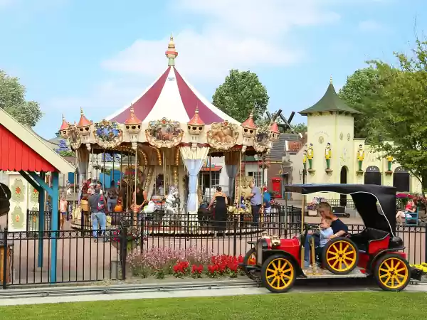 Sprookjeswonderland Maak een nostalgisch rondje in de carrousel! Foto: Sprookjeswonderland