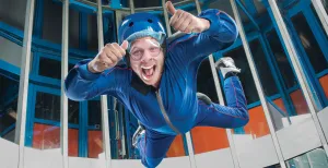 Uitjes voor vader en dochter Ga skydiven met je vader, cool!. Foto: Indoor Skydive Roosendaal