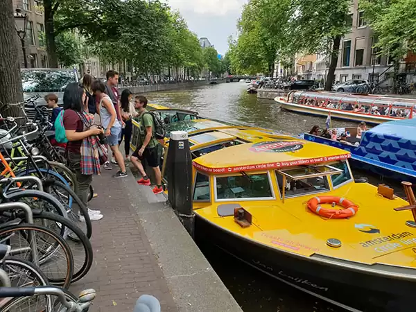 Vaar door de hoofdstad met 't Smidtje. Foto: Amsterdam Circle Line