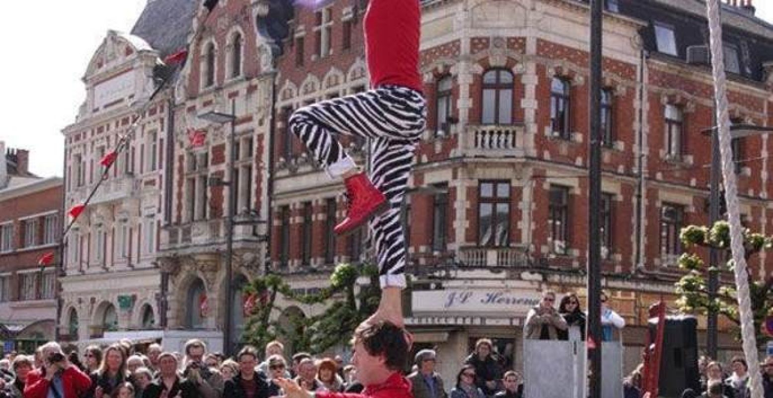 Vernieuwend theater en circus op straat. Foto: Spoffin Street Art