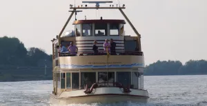 Natuurlijk Nijmegen Vaar over de Waal, een van de mooiste stukjes natuur in Nijmegen. Foto: Pannenkoekenboot Nijmegen.