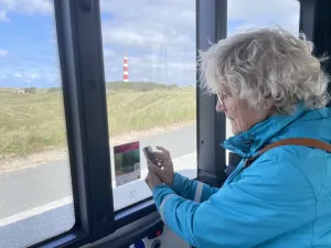 Busverhalen Scannen van de qr-code - Foto Jeanet de JongFoto geüpload door gebruiker.