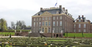 Ontmoet de Koninklijke Familie in Paleis Het Loo Verdwaal in het grootse paleis met de prachtige tuinen. Foto: DagjeWeg.NL
