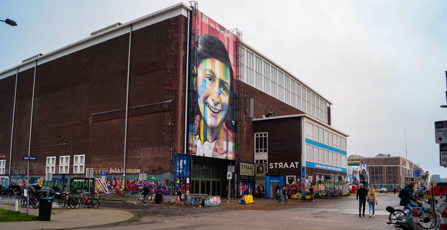 De scheepsloods van STRAAT Museum herken je al van ver. Foto: Redactie DagjeWeg.NL