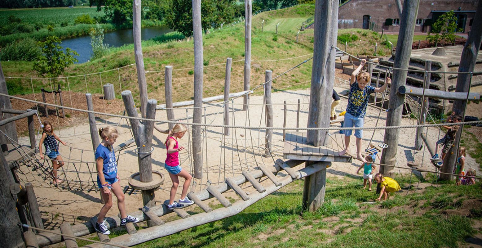 Spelen in de speurtuin van GeoFort. Foto: GeoFort