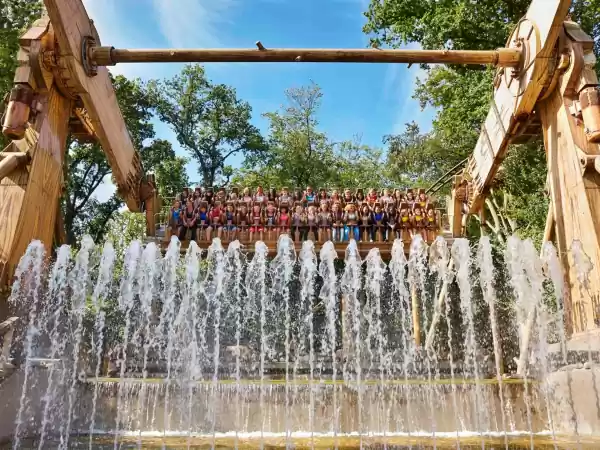 Tol door de lucht in de Waterspin. Foto: Attractiepark Duinrell