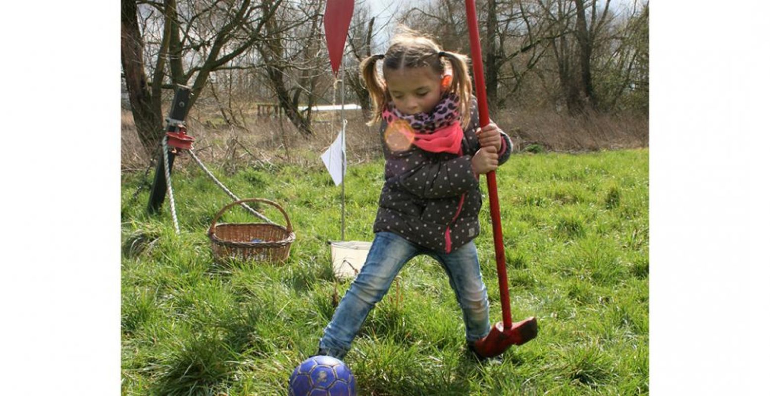 Paasei Golf bij Outdoorpark SEC Almere is plezier voor het hele gezin, ook voor jongere kinderen vanaf vier jaar. Foto: Outdoorpark SEC Almere