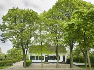 Bed & Breakfast De Heeren van Tuil