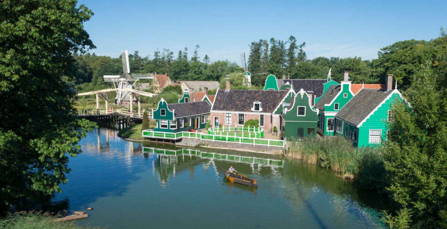 Loop in het Nederlands Openluchtmuseum onder andere over de Zaanse Schans. Foto: Nederlands Openluchtmuseum © Mike Bink