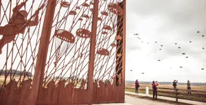 Spectaculaire herdenking: luchtlandingen op de Ginkelse Heide