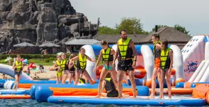 Dit zijn de leukste uitstapjes met Pinksteren Ga Eerste of Tweede Pinksterdag het water op en kom spelen in het toffe AquaFunPark van BillyBird Park Hemelrijk. Foto: BillyBird Park Hemelrijk © Ron van Dijk Fotografie