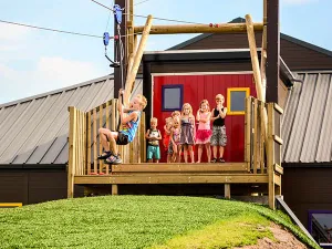 Buiten spelen bij De Drentse Koe. Foto: De Drentse Koe