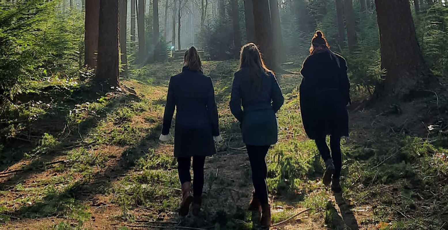 Even bijkomen in de bossen tijdens een heerlijke wandeling. Foto: DagjeWeg.NL @ Grytsje Anna Pietersma