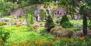 Minder prikkels, maar niet minder leuk! Fort Hoofddijk ligt verscholen tussen de prachtige bomen en planten van de Botanische Tuinen Universiteit Utrecht. Foto: Botanische Tuinen Universiteit Utrecht