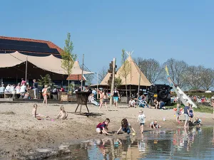 Watergoed in Valburg: evenementenlocatie, strandclub en restauran Foto: Watergoed.