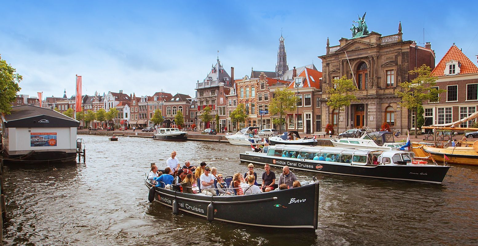 Ontdek het mooie Haarlem vanaf het water. Foto: Smidtje Canal Cruises
