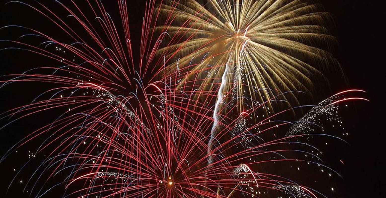 Vier oud en nieuw met een spectaculaire vuurwerkshow! En overdag zijn er genoeg leuke activiteiten in de buurt. Foto:  Pexels.com .