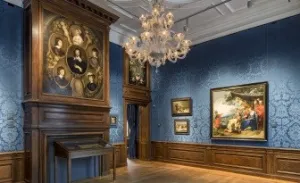Het mooiste van het nieuwe Mauritshuis Door de prachtige blauwe wandbespanning komen de schilderijen goed uit. Foto: © Ronald Tilleman. Mauritshuis, Den Haag