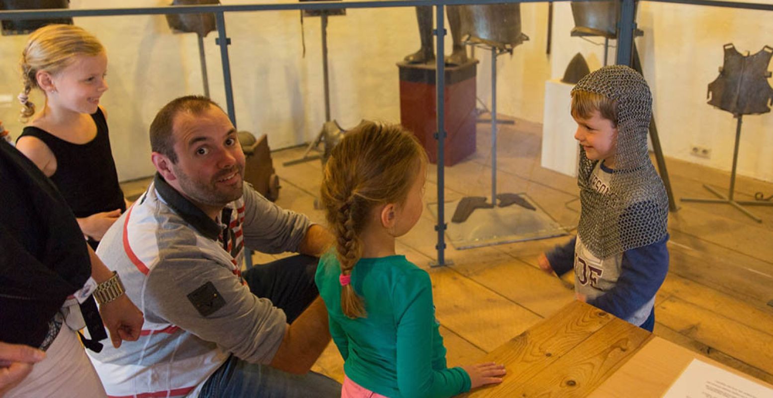 Kinderen ontdekken Kasteel Ammersoyen. Foto: Week van het Landschap © Ton Rothengatter.