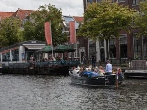 Beleef Haarlem vanaf het water. Foto: Smidtje Canal Cruises