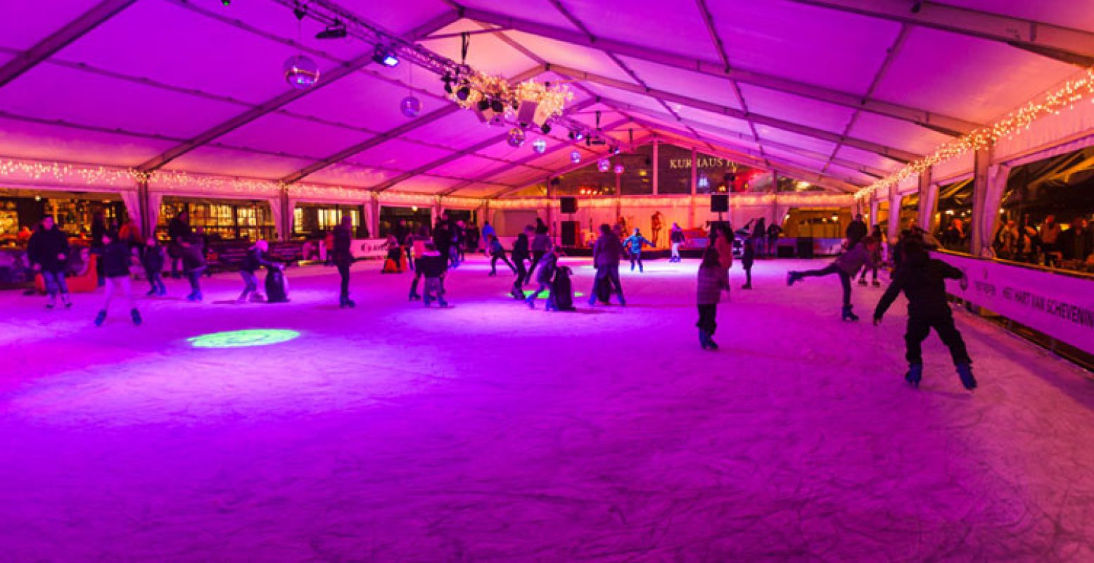 Winterpret bij het Kurhaus in Scheveningen. Foto: Cool Event Scheveningen