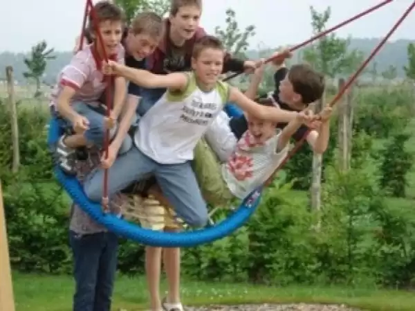 Spelende kinderen in Fruitpark Ochten. Foto: Fruitpark Hotel & Spa
