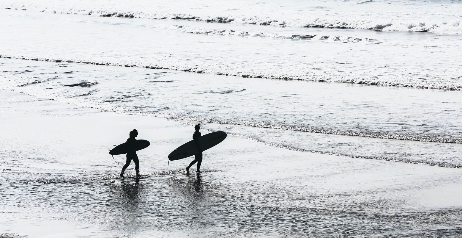 Leer surfen in de Noordzee. Foto:  Unsplash License  © Inés Álvarez Fdez