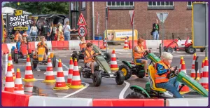 Jij Bouwt de Toekomst Baan je een weg door het bouwverkeer. Foto: Jij Bouwt de Toekomst