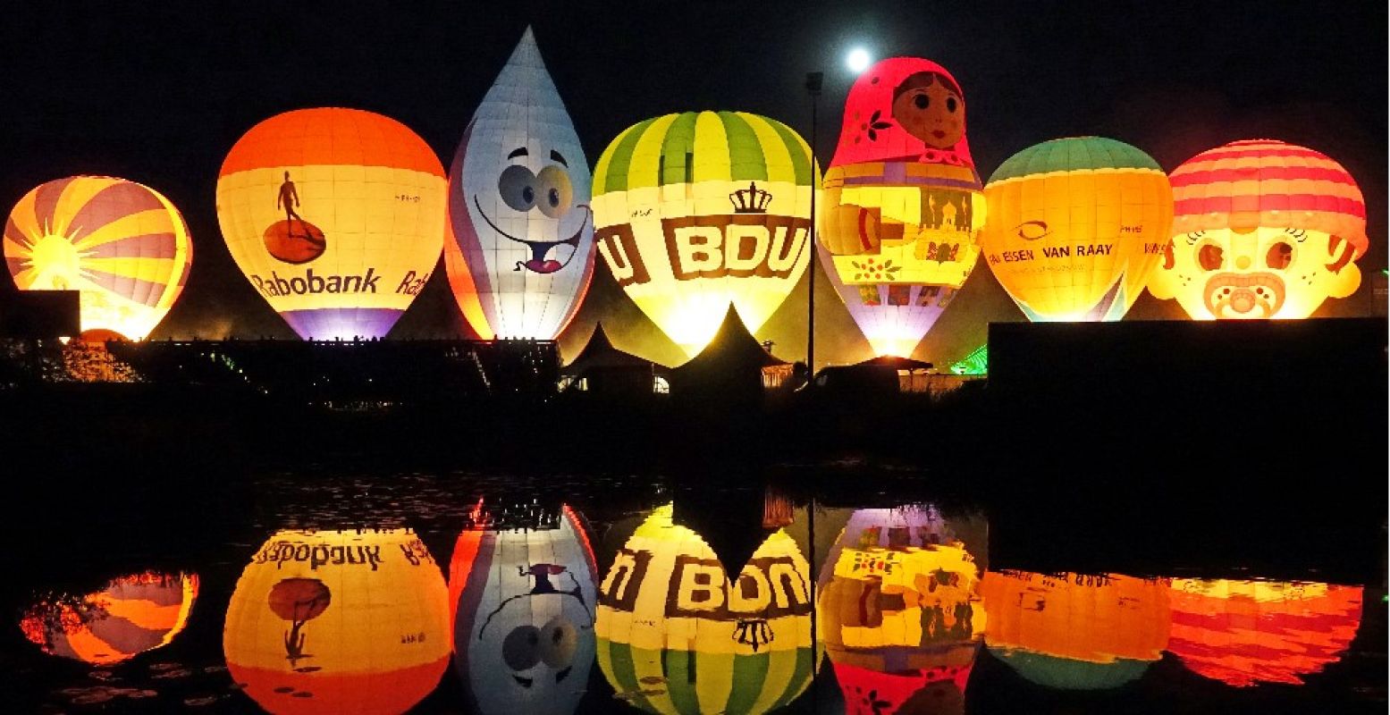 Genieten van de Nightglow tijdens Ballonfiësta Barneveld. Foto: Ben BlÃ¤ss