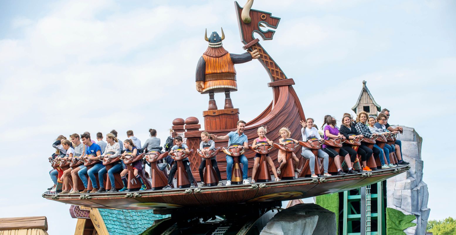 Draai rondjes in de lucht met De Grote Golf. Foto: Plopsaland De Panne © Pieter Clicteur