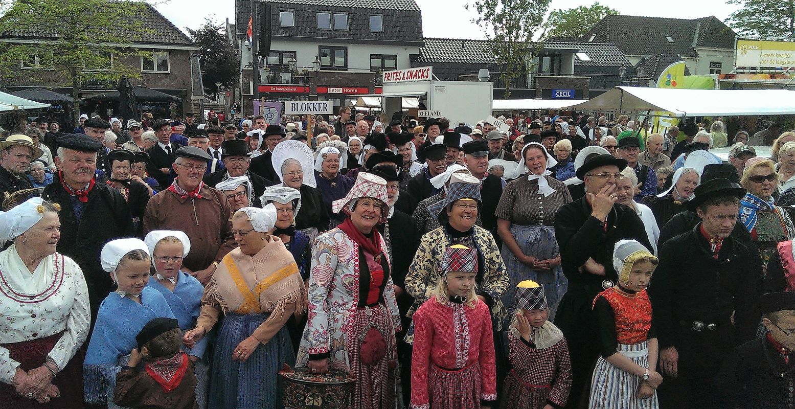 Geniet van oude ambachten, folklore en prachtige klederdracht uit het hele land tijdens de Eibertjesdag. Foto: Heemkundige vereniging Nuwenspete