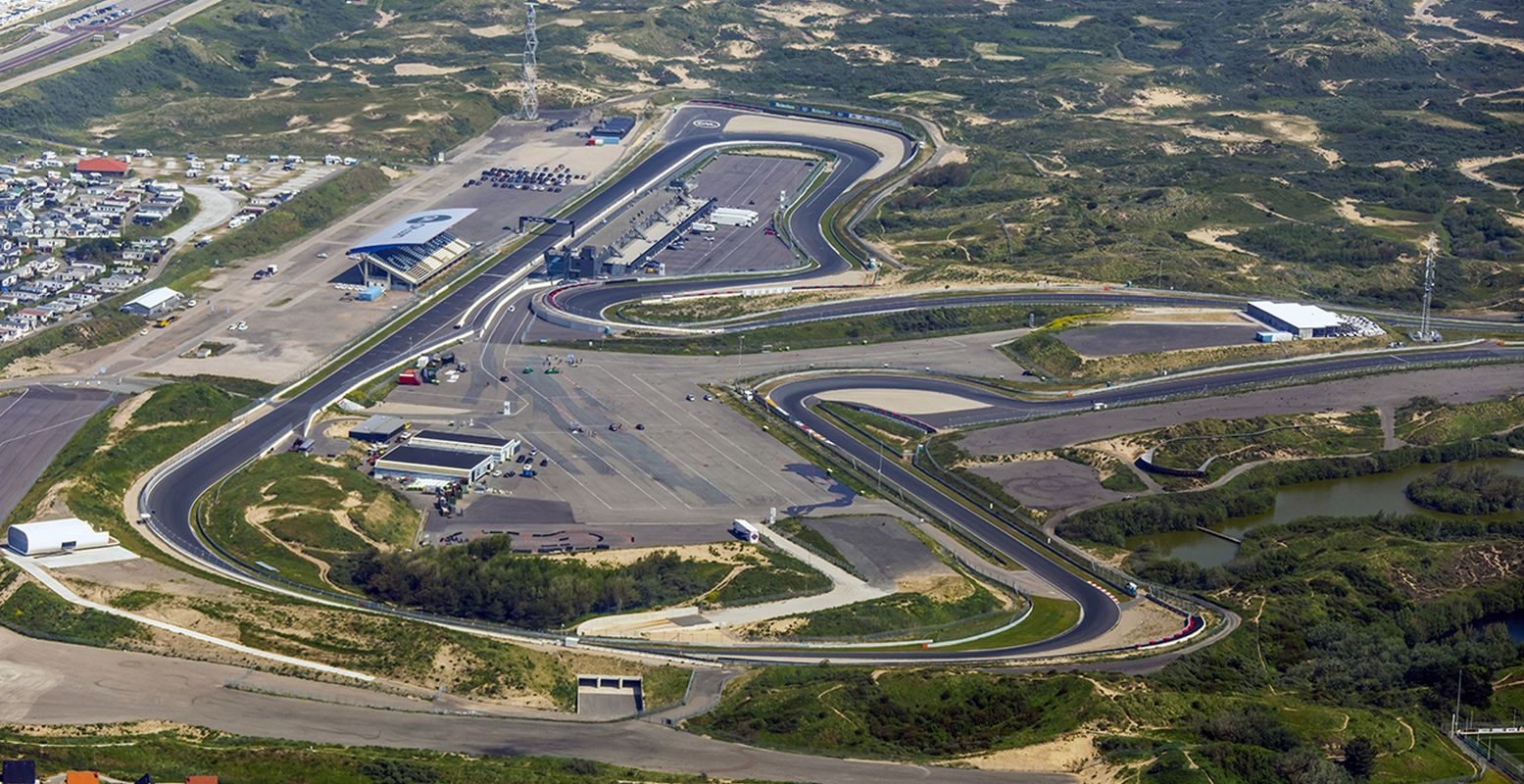 Is je grote droom om zelf een keertje over een Grand Prix circuit te scheuren: dat kan op het beroemde Grand Prix circuit van Zandvoort! Foto: CM.com Circuit Zandvoort © Essay Produkties | Chris Schotanus