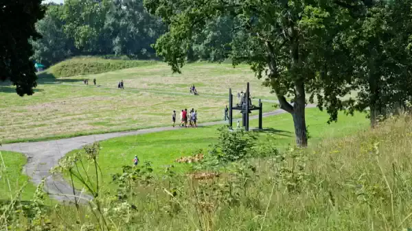 Ontdek Fort bij Rijnauwen Wandelaars bij Fort bij Rijnauwen | Foto geüpload door gebruiker Staatsbosbeheer.