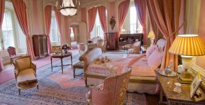 Over de foto: De droom van ieder prinsesje: de slaapkamer van de barones. Foto: Kasteel de Haar De droom van ieder prinsesje: de slaapkamer van de barones. Foto: Kasteel de Haar