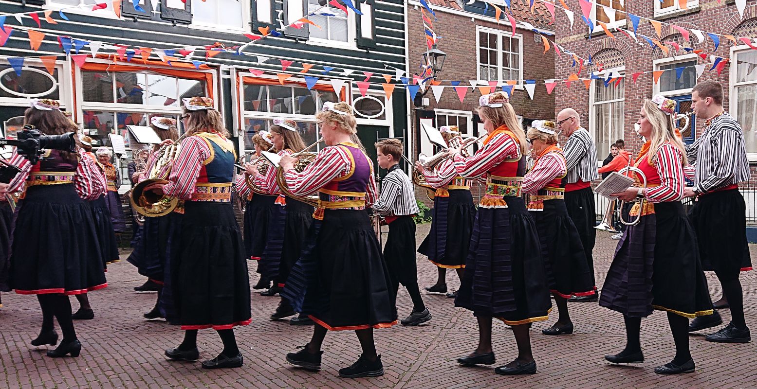 Ook in 2022 vierde Marken Koningsdag op traditionele wijze. Foto: © André Groeneveld