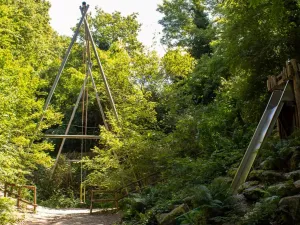 Overal vind je leuke speeltoestellen. Foto: Speelpark Klein Zwitserland